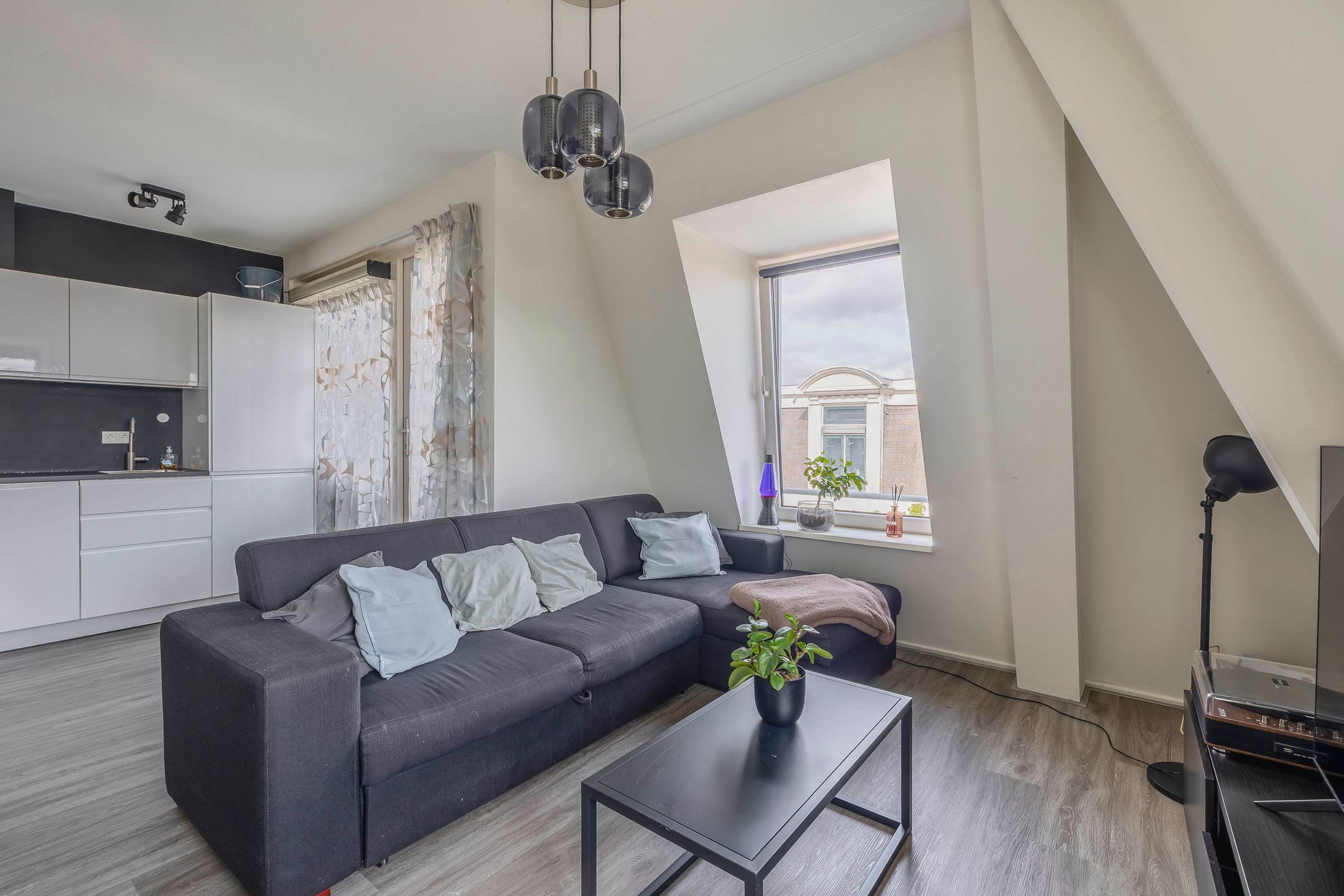 Foto 12 van Warmoesstraat 1-E