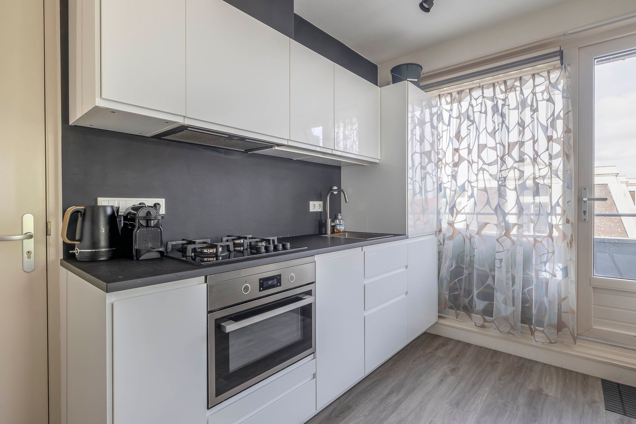 Foto 18 van Warmoesstraat 1-E