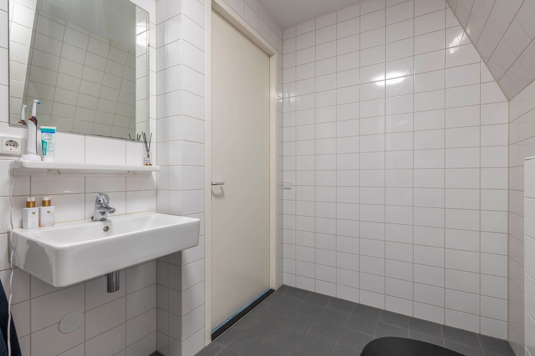 Foto 26 van Warmoesstraat 1-E