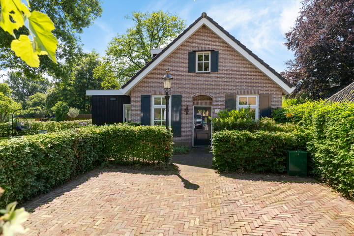 Photo 43 of Achterstraat 8-A