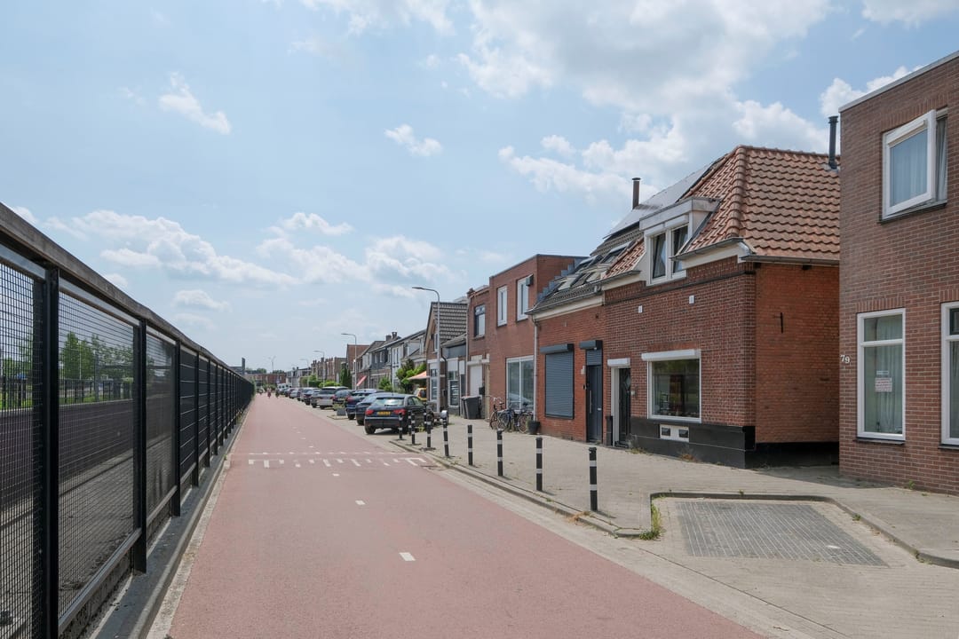 Photo 2 of Ambtstraat 81