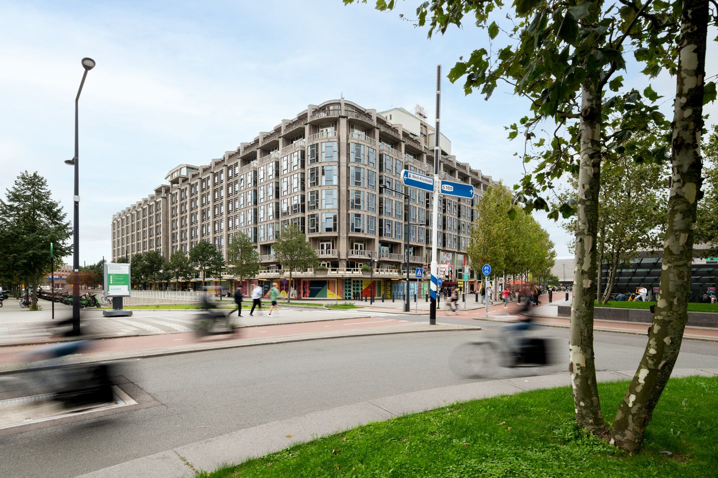Bekijk foto 2 van Stationsplein 45
