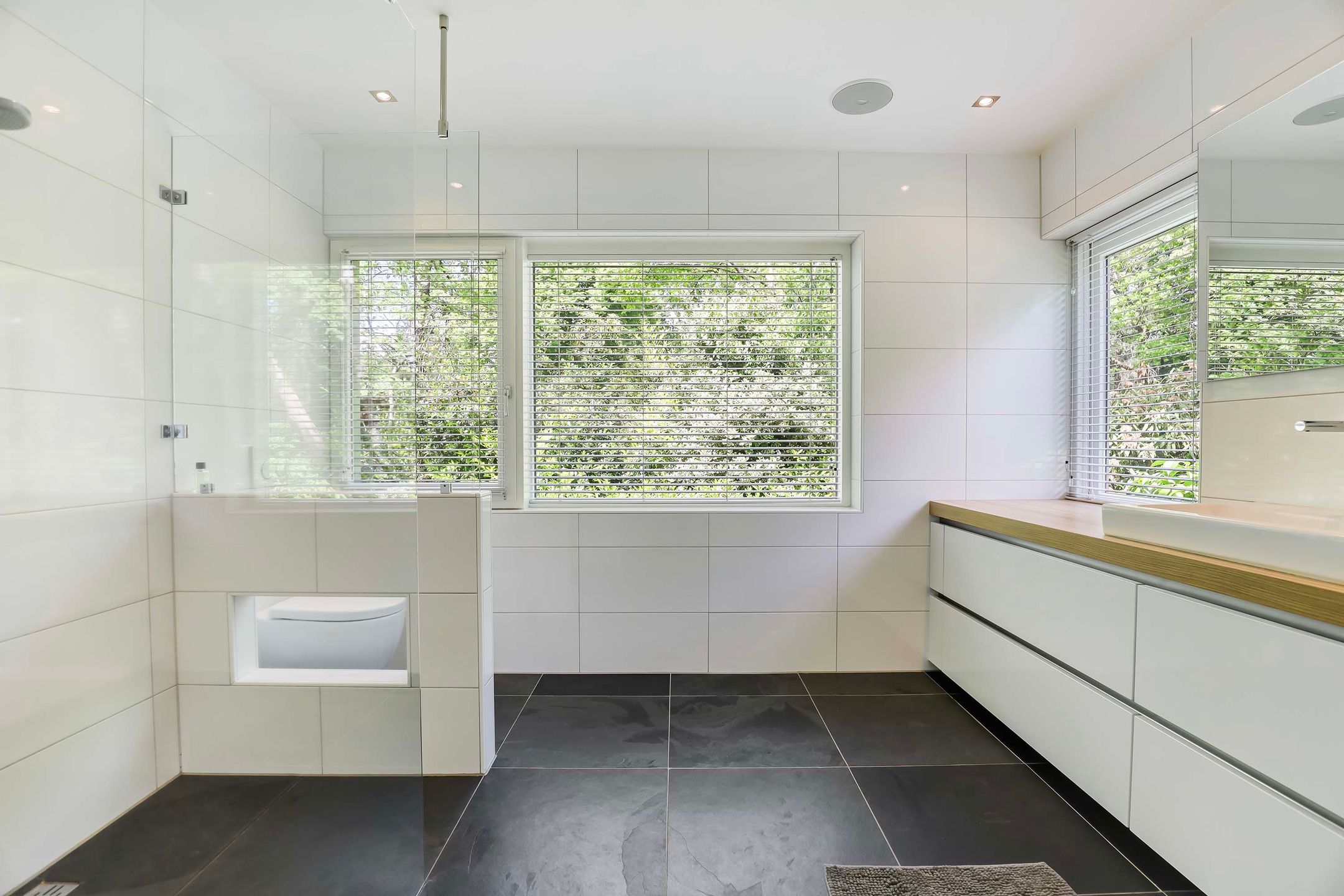 Foto 18 van Burg. Roosmale Nepveulaan 16