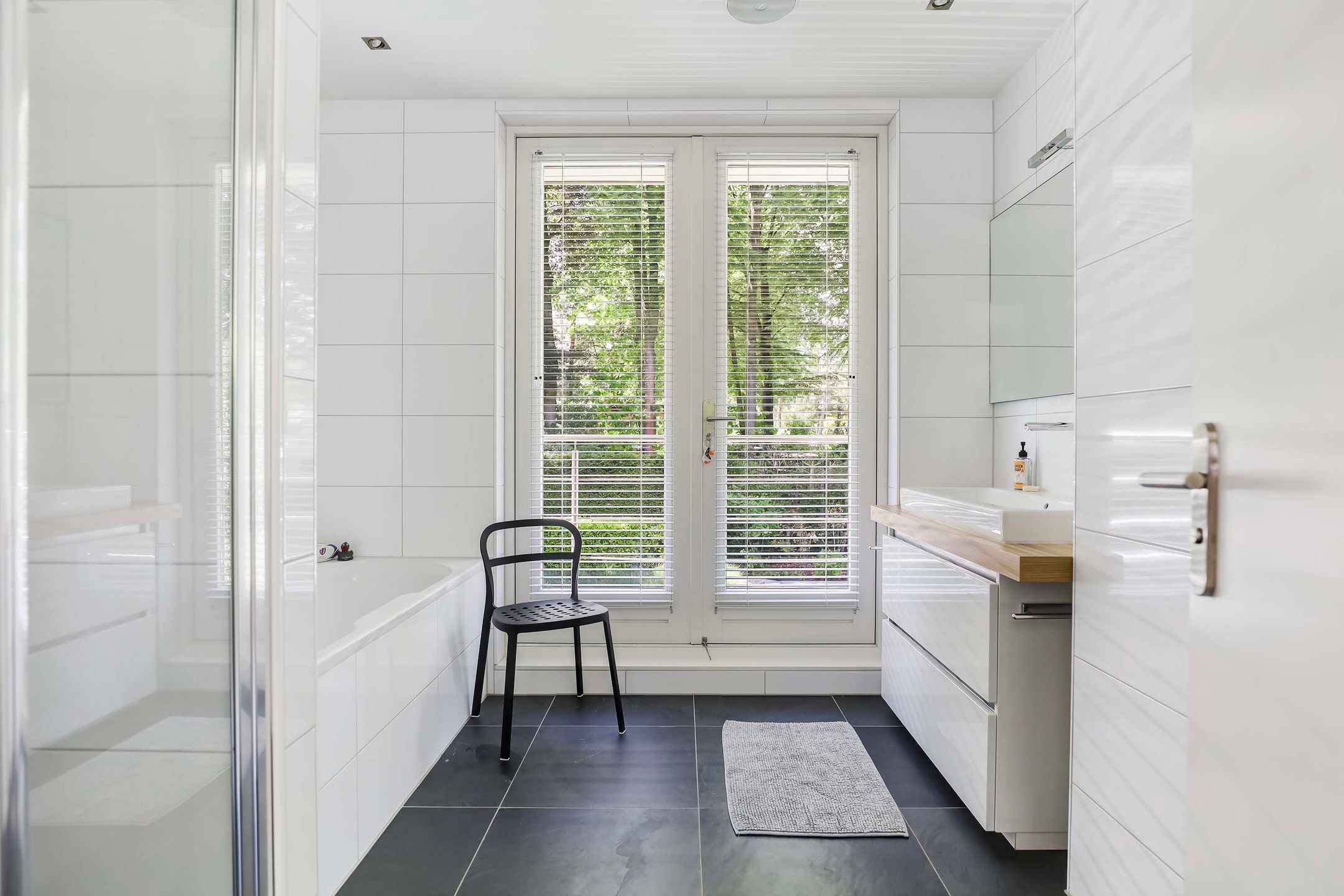 Foto 27 van Burg. Roosmale Nepveulaan 16