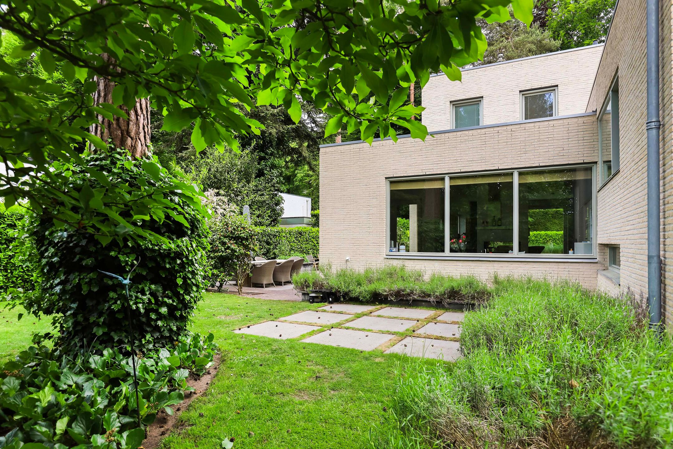 Foto 39 van Burg. Roosmale Nepveulaan 16