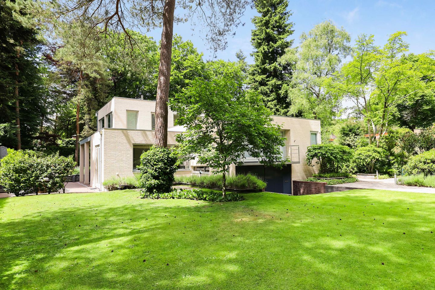 Foto 40 van Burg. Roosmale Nepveulaan 16