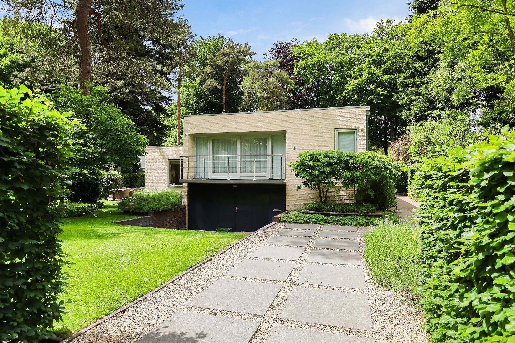 Foto 42 van Burg. Roosmale Nepveulaan 16