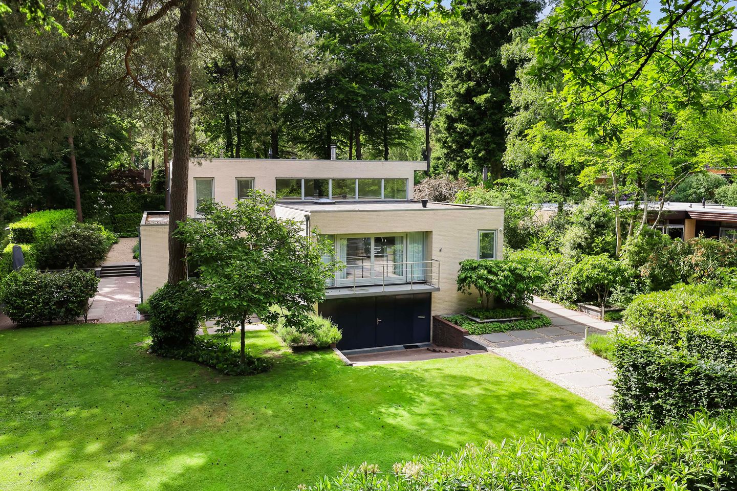 Foto 44 van Burg. Roosmale Nepveulaan 16