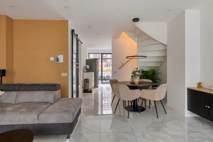 Foto 6 van Akropolishof 25