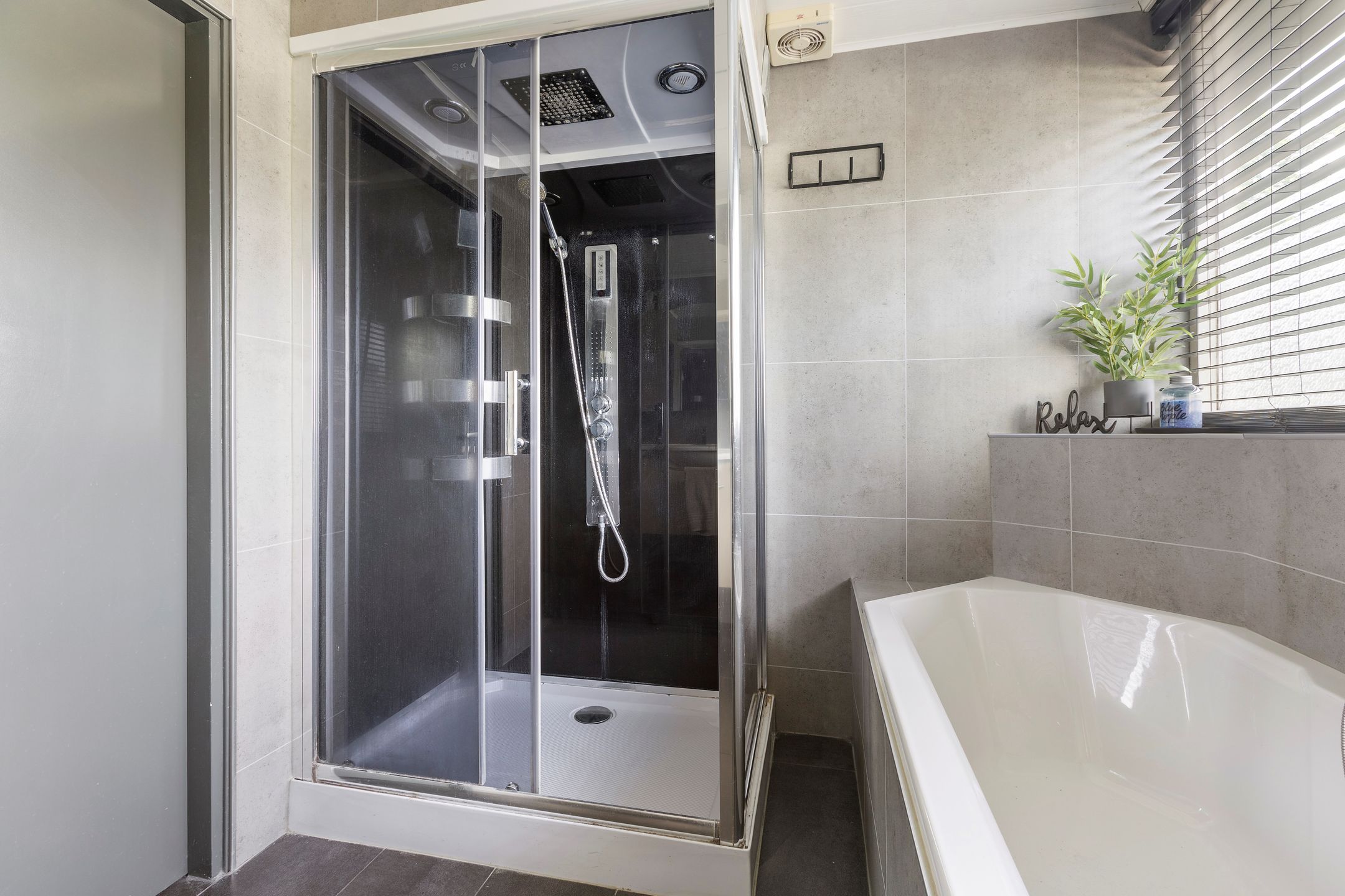 Foto 30 van Weegbree 22