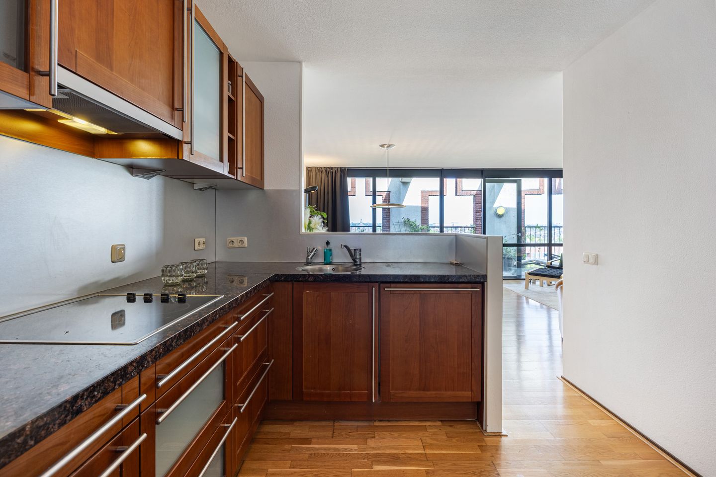 Foto 14 van Avenue Ceramique 13-M