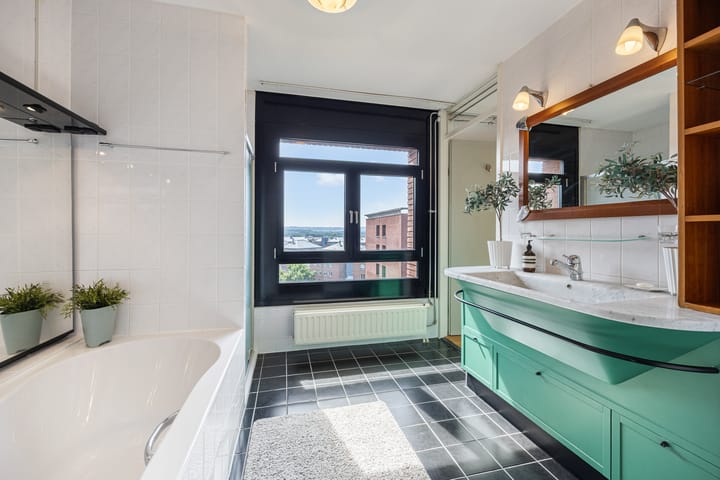 Photo 18 of Avenue Ceramique 13-M