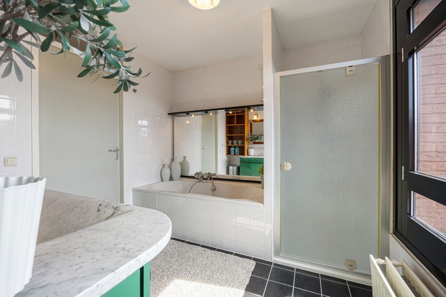 Foto 20 van Avenue Ceramique 13-M