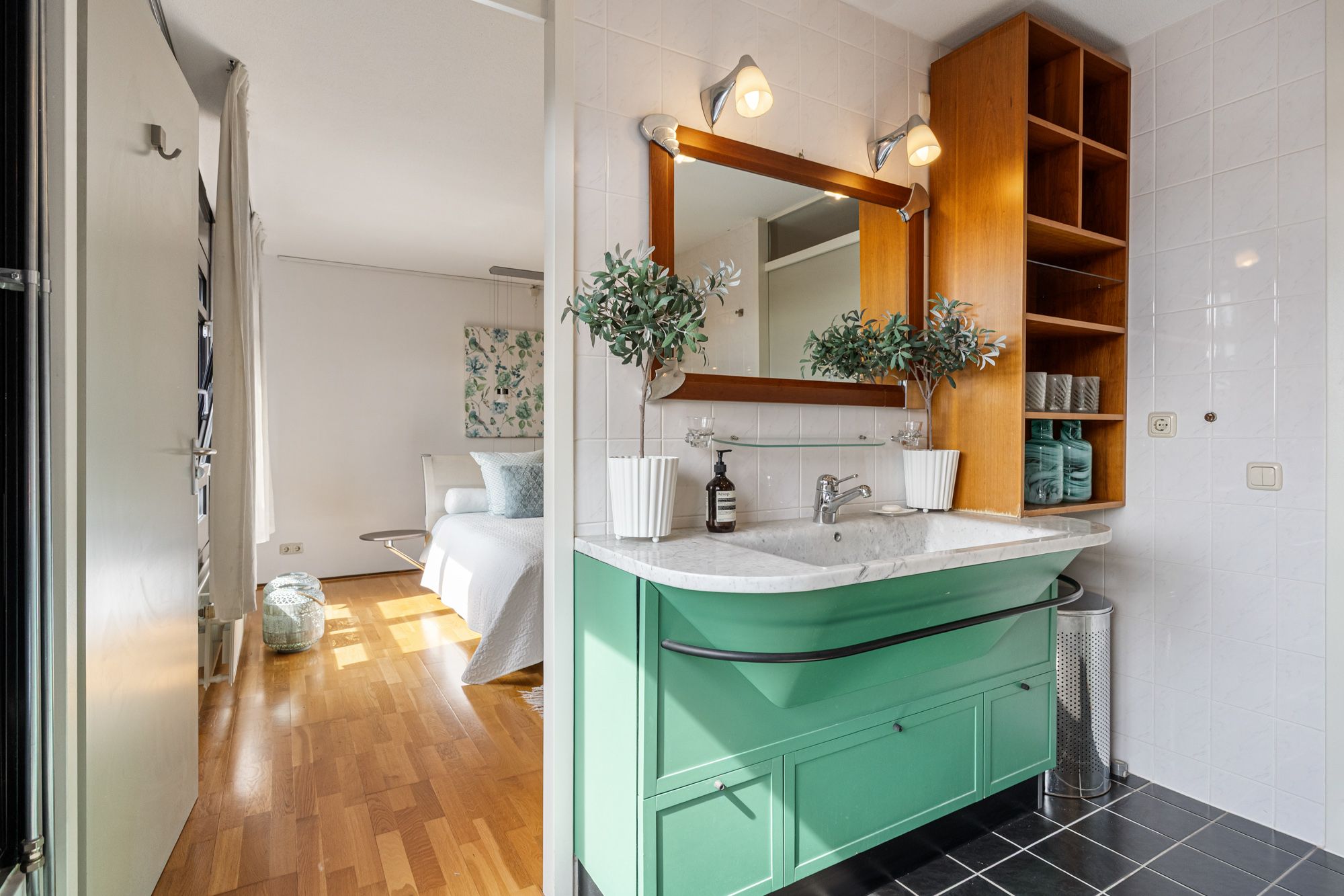 Foto 21 van Avenue Ceramique 13-M