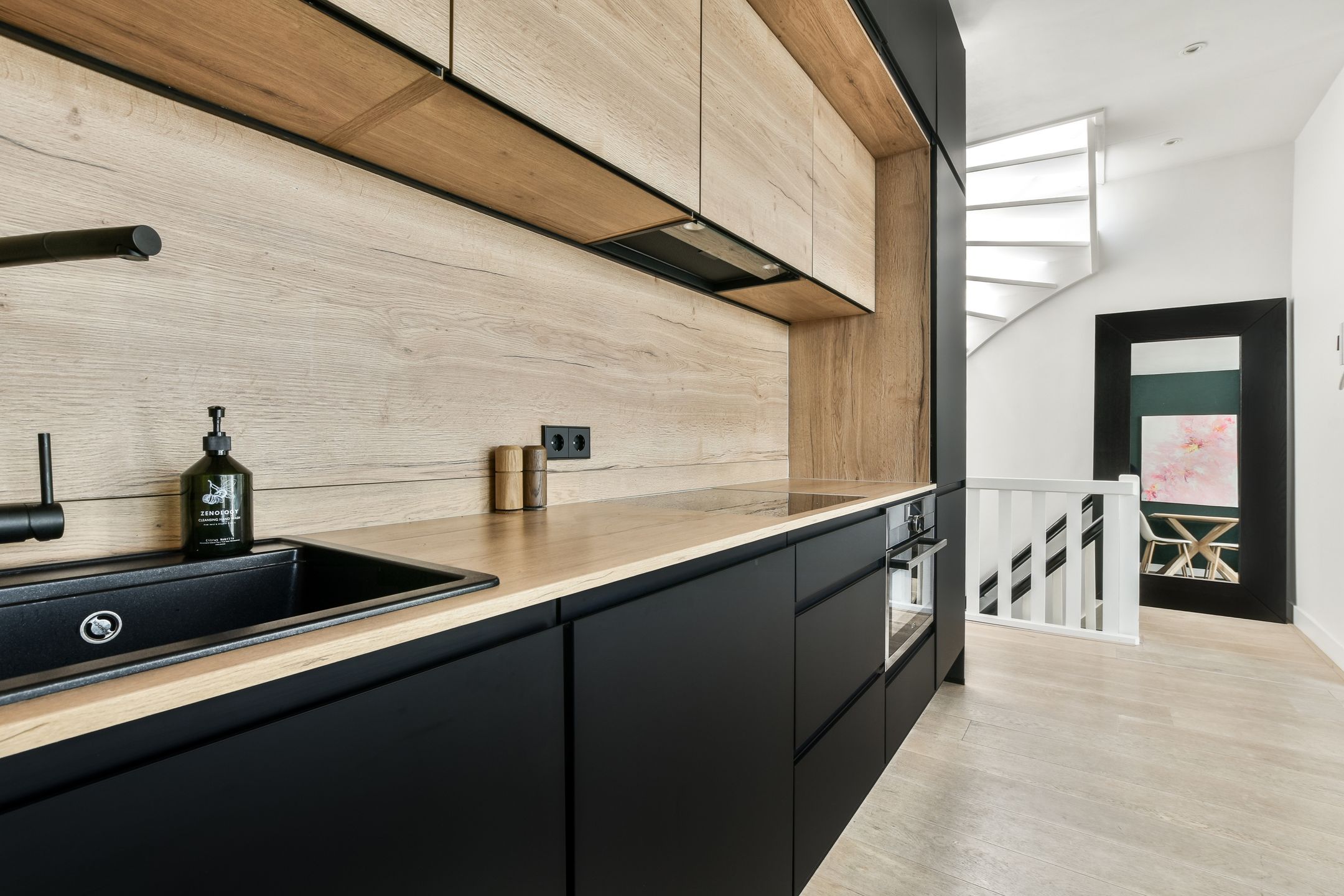 Foto 9 van Luzacstraat 1-4