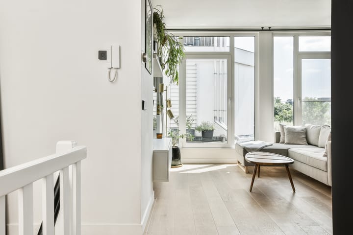 Foto 12 van Luzacstraat 1-4