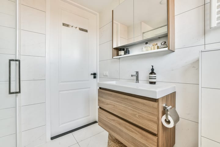 Foto 21 van Luzacstraat 1-4