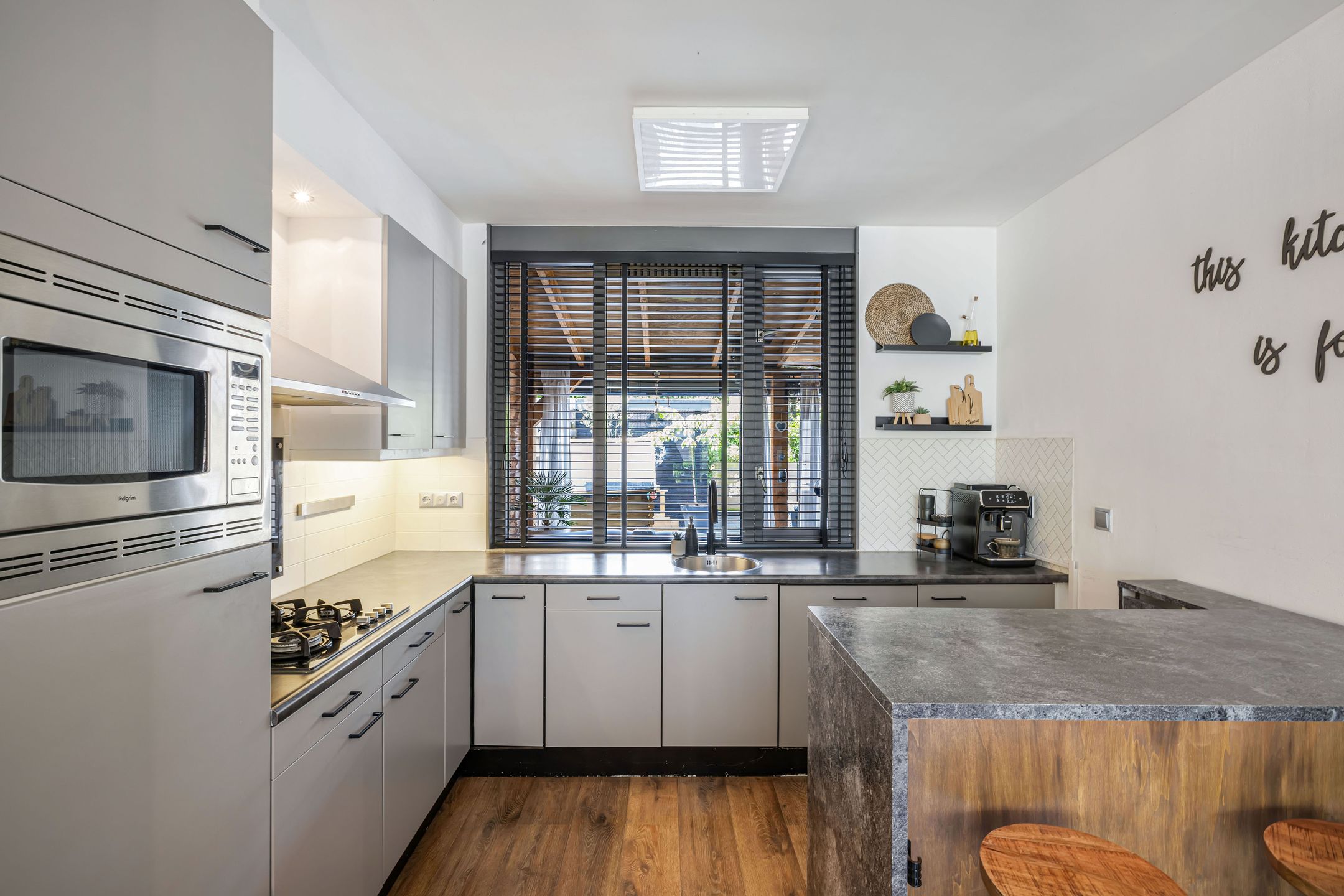 Foto 3 van Scharwoudestraat 8