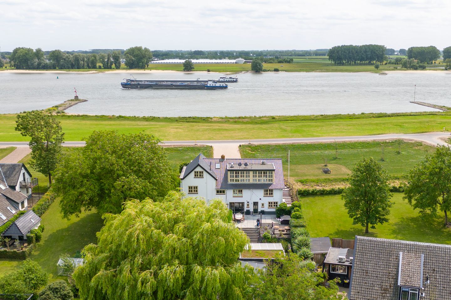 Photo 1 of Waaldijk 136