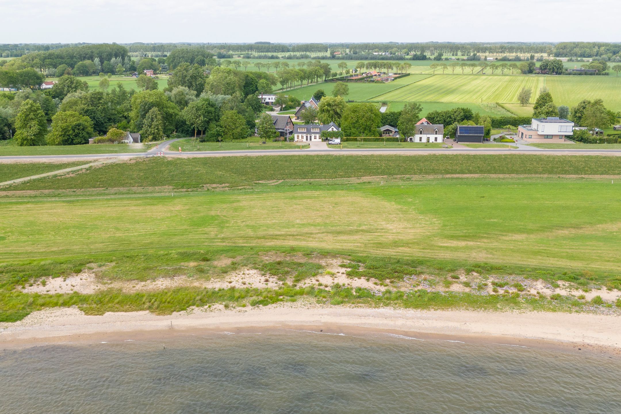 Photo 48 of Waaldijk 136