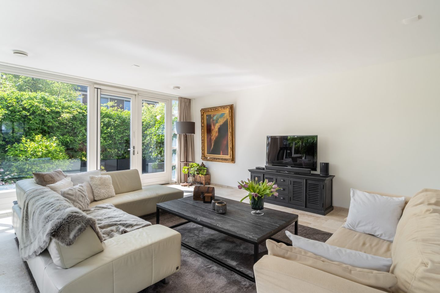 Foto 14 van Lilian Ngoyiweg 176