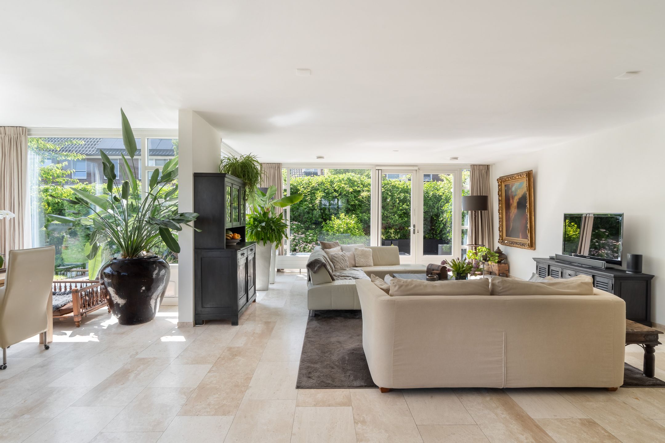 Foto 15 van Lilian Ngoyiweg 176