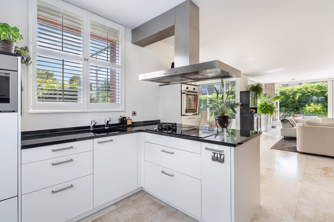 Foto 22 van Lilian Ngoyiweg 176