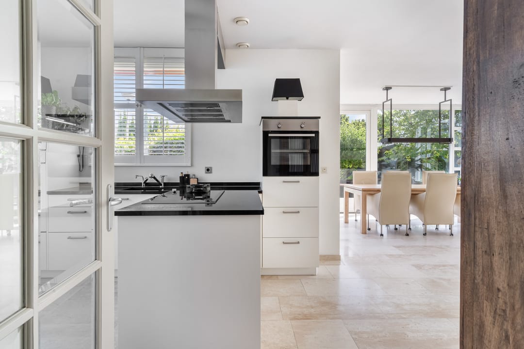 Foto 23 van Lilian Ngoyiweg 176