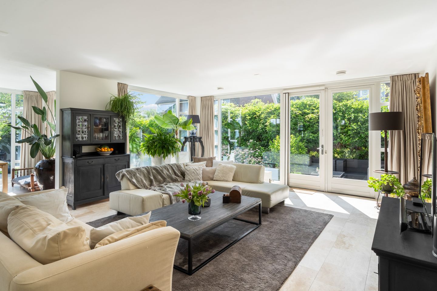 Foto 25 van Lilian Ngoyiweg 176