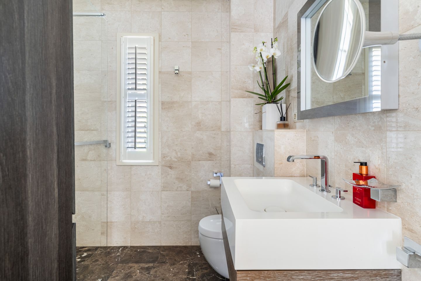 Foto 29 van Lilian Ngoyiweg 176