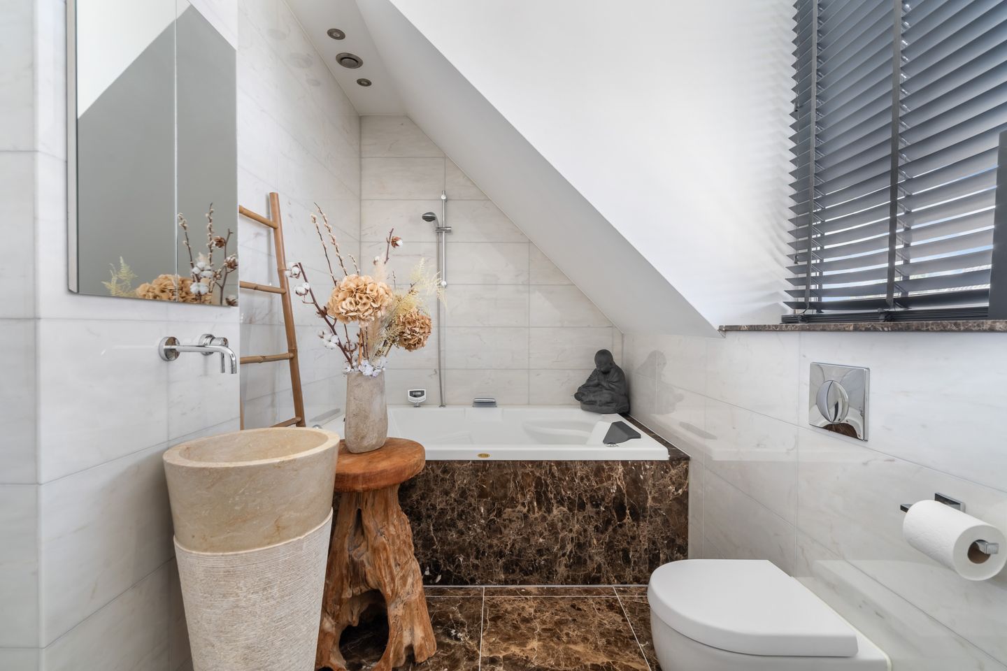 Foto 40 van Lilian Ngoyiweg 176