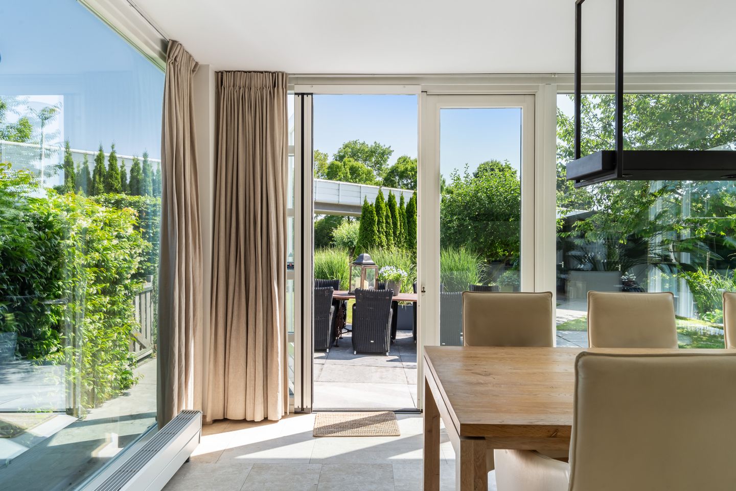 Foto 44 van Lilian Ngoyiweg 176