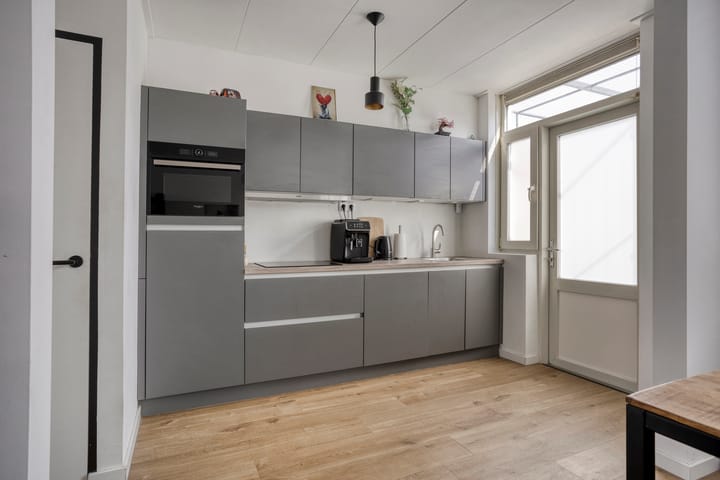 Photo 10 of P C Hooftstraat 18