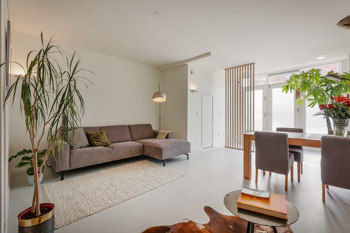 Photo 2 of Van Hallstraat 33-H