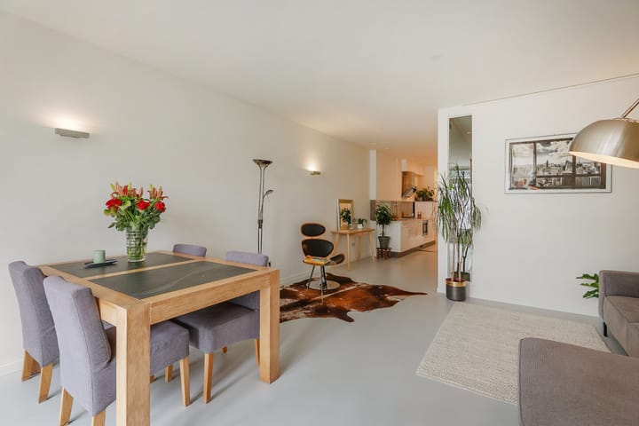 Photo 3 of Van Hallstraat 33-H