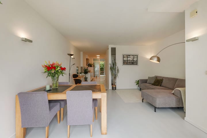 Photo 4 of Van Hallstraat 33-H