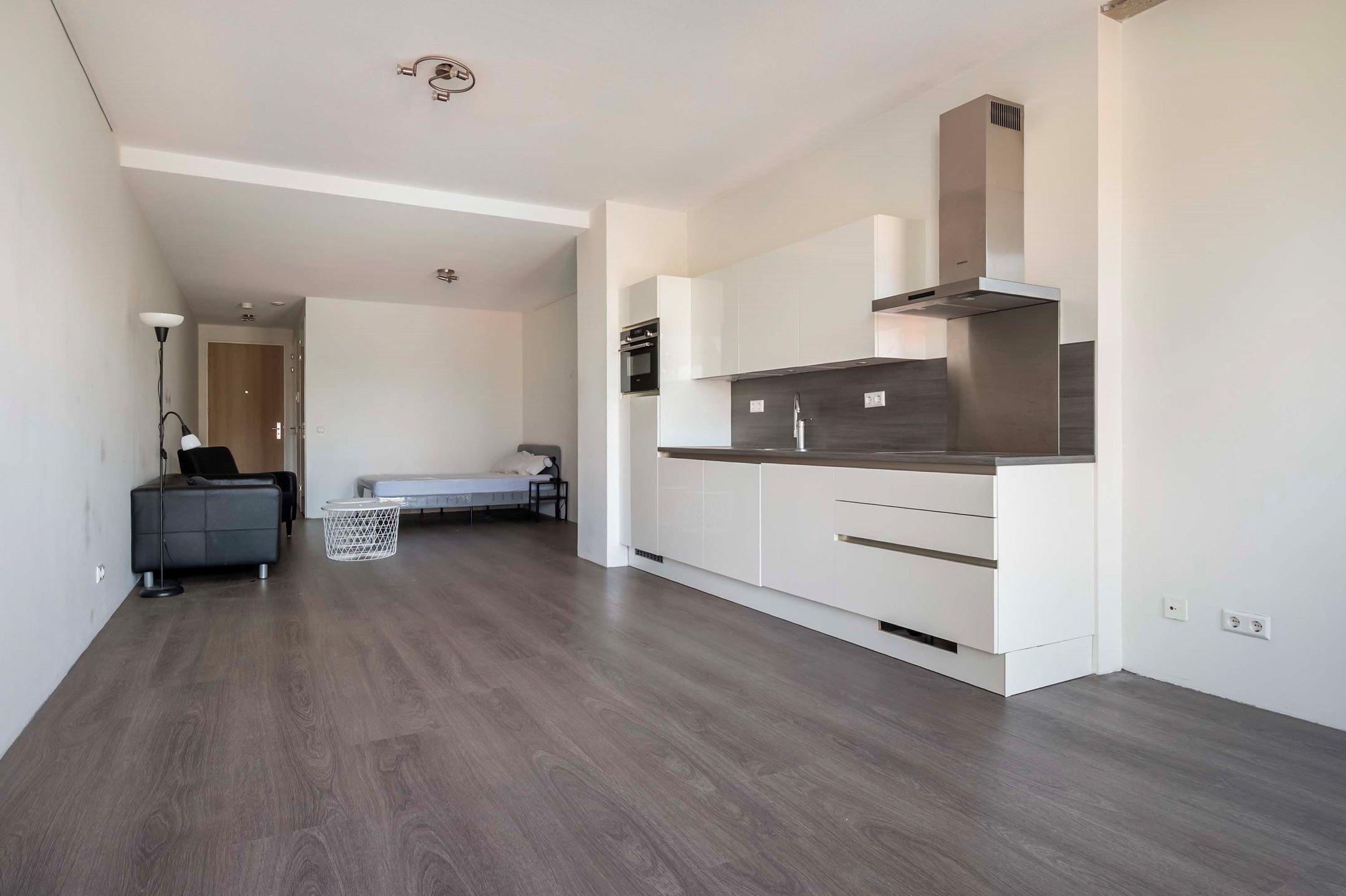 Photo 18 of Van Vollenhovenstraat 3-421