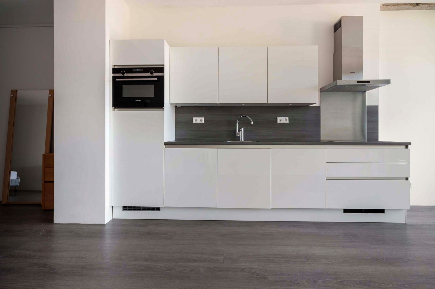 Photo 19 of Van Vollenhovenstraat 3-421