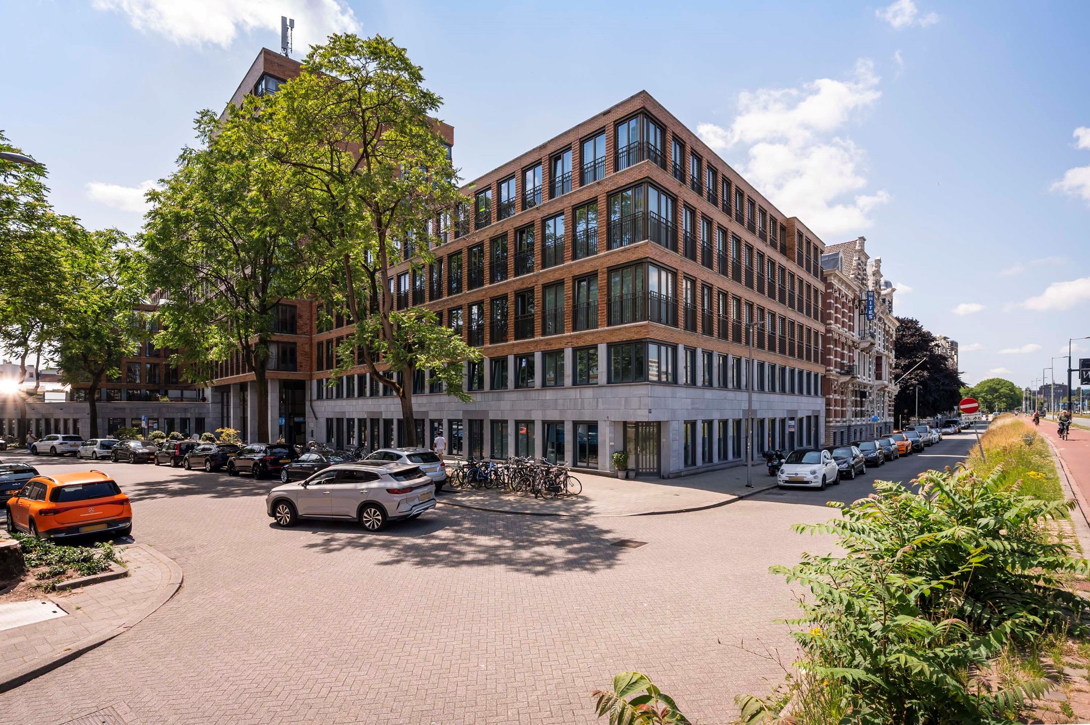 Photo 27 of Van Vollenhovenstraat 3-421