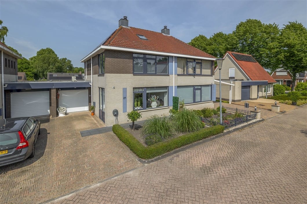 Foto 1 van Joop den Uyllaan 21