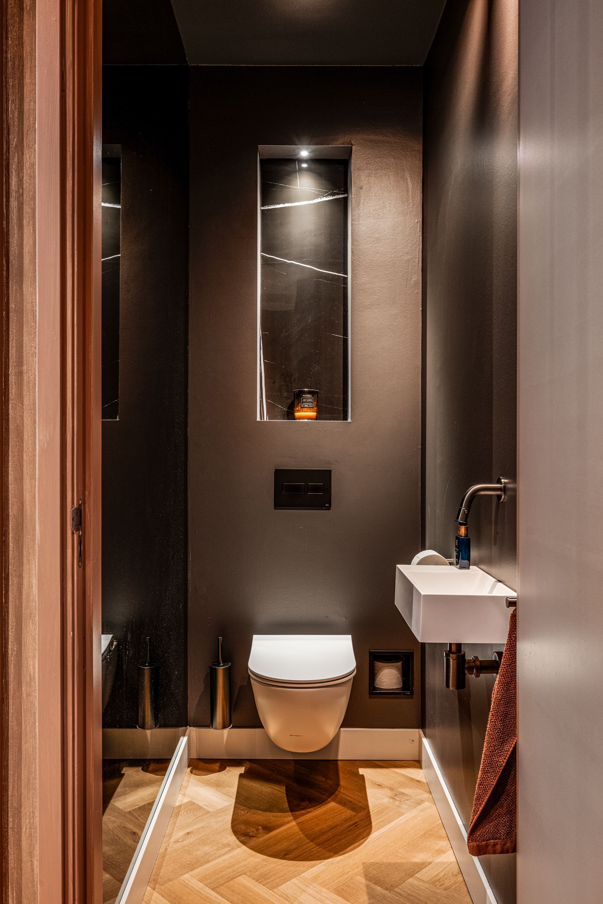 Photo 33 of Surinamepad 208