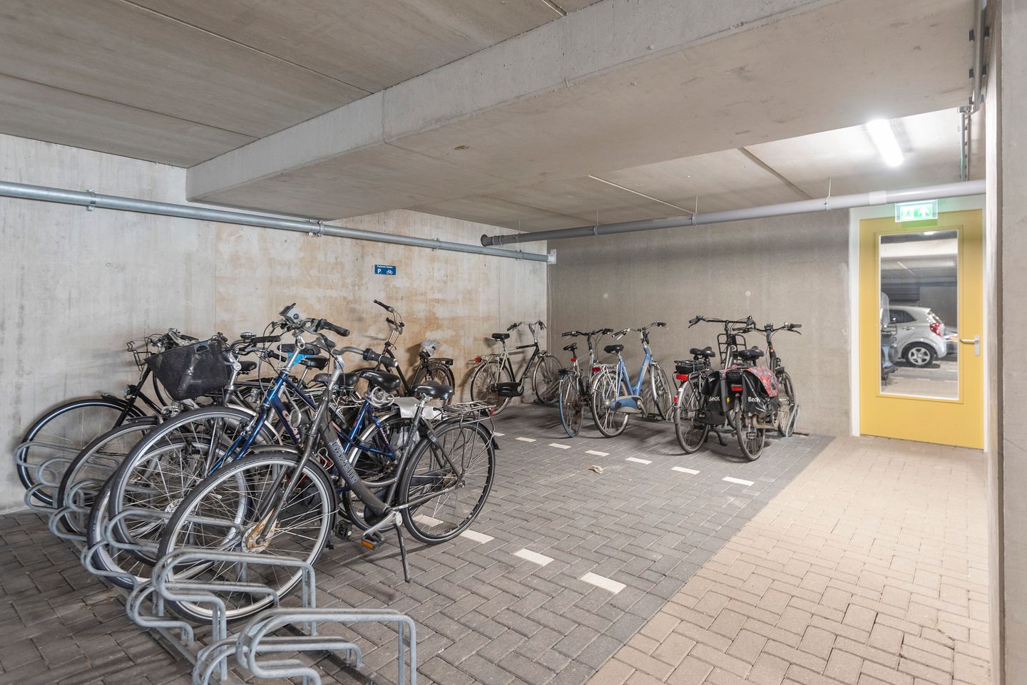 Photo 44 of Galileistate 187