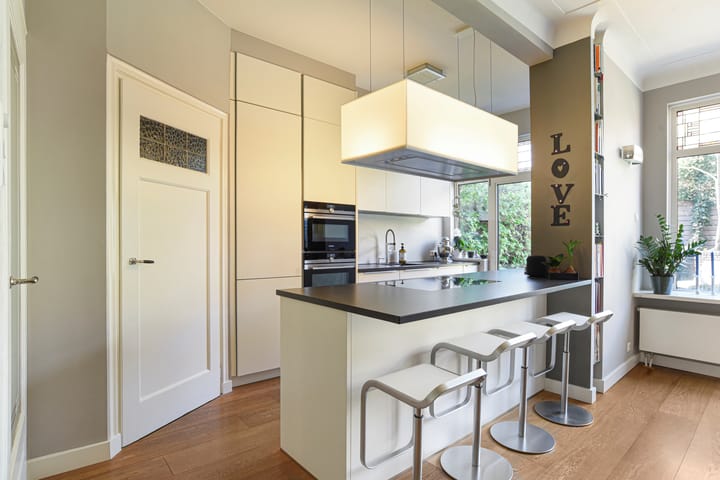 Photo 2 of Van Aerssenstraat 15-B