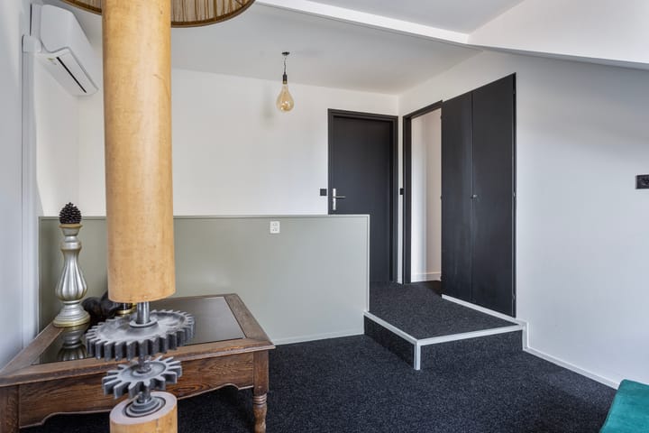 Foto 38 van Van Schendelstraat 19