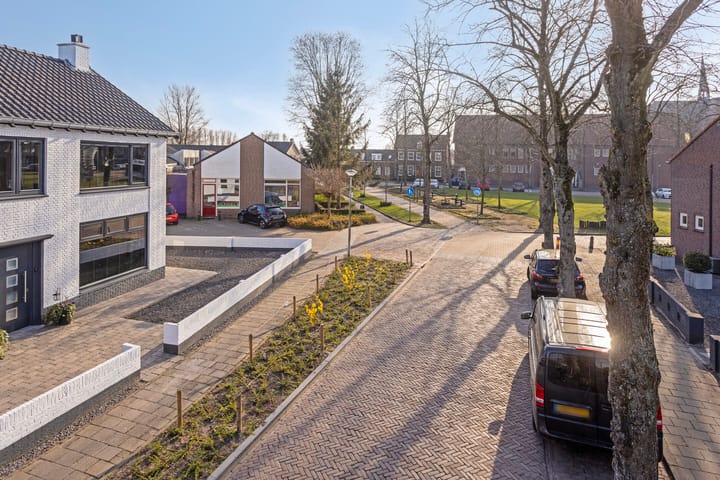 Foto 60 van Van Schendelstraat 19