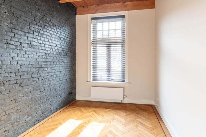 Photo 26 of Anna Paulownastraat 8