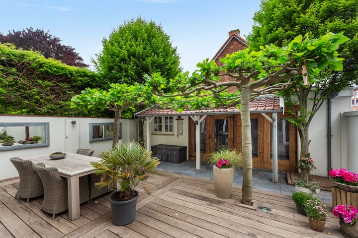 Foto 4 van Burg. Van der Lelykade 4