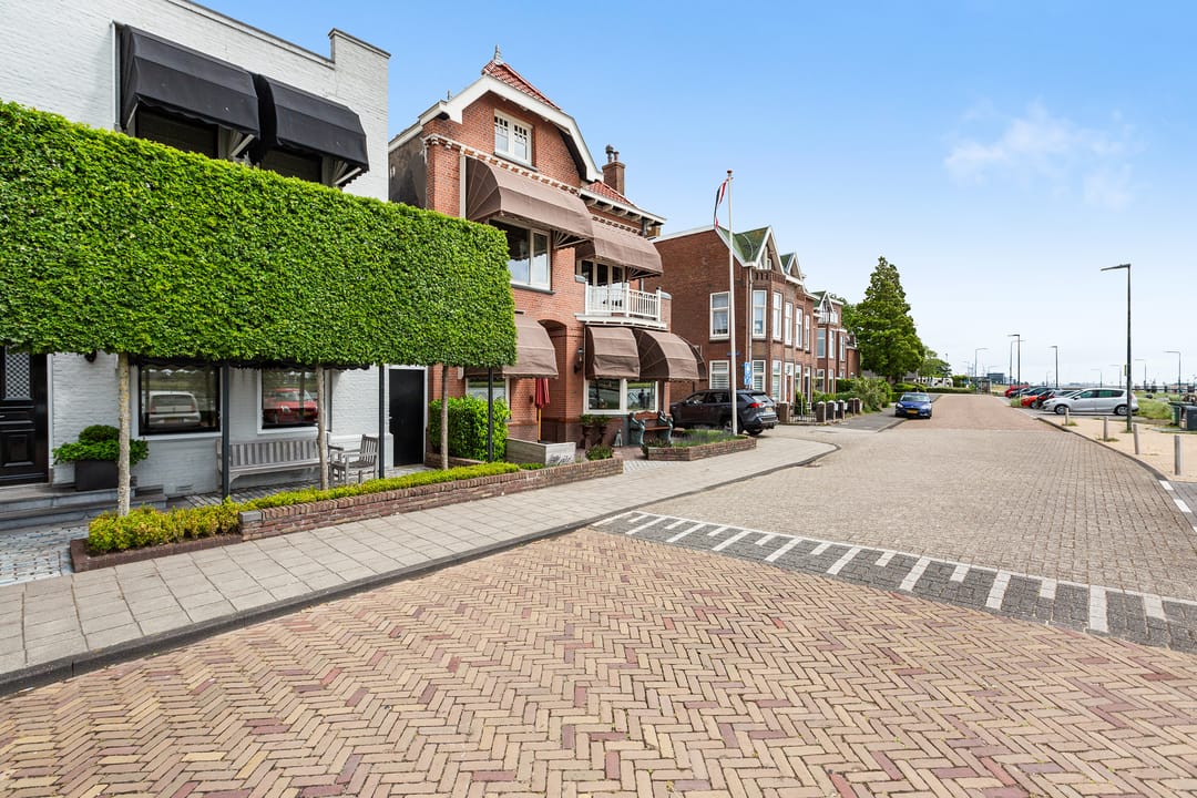 Foto 7 van Burg. Van der Lelykade 4