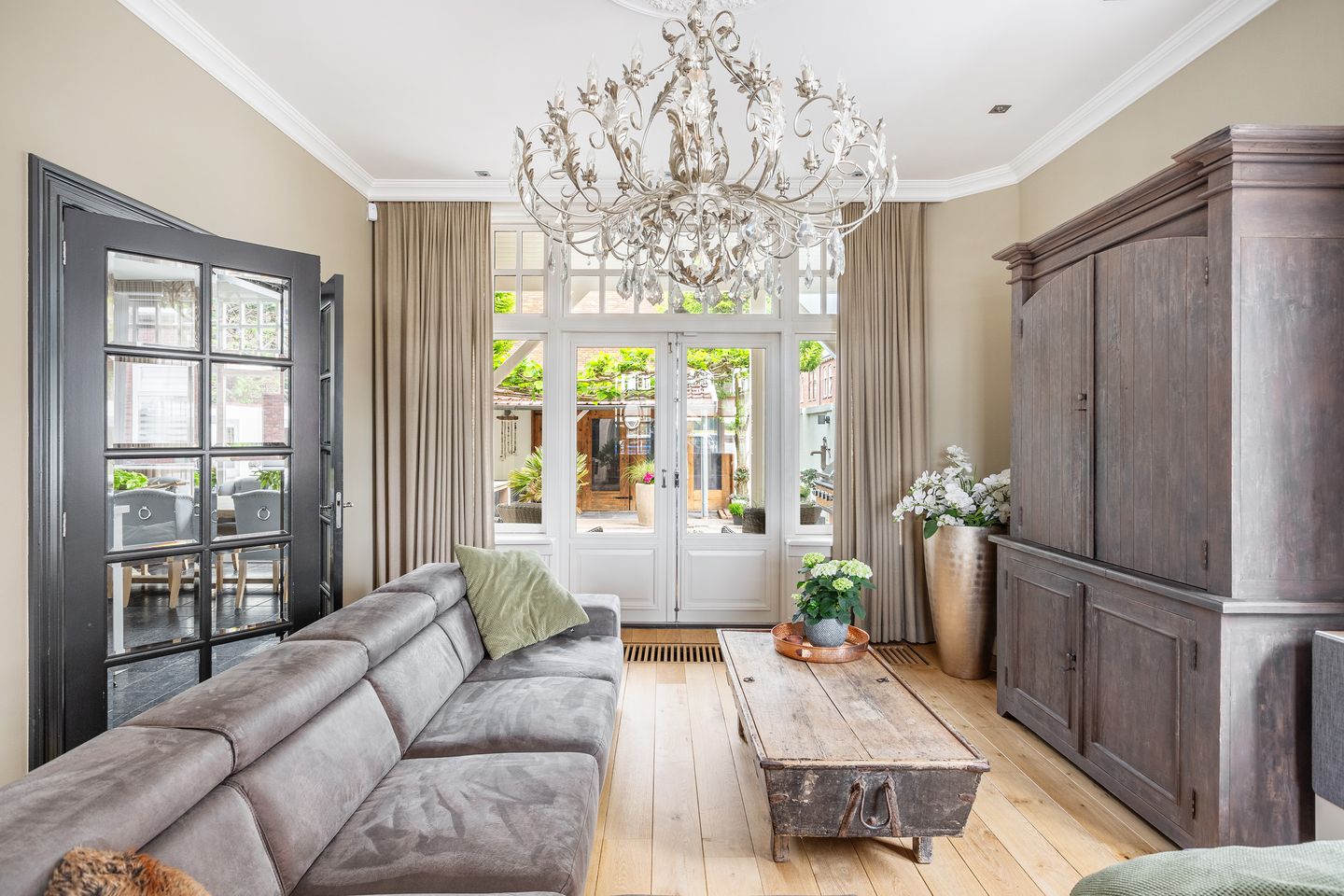 Foto 19 van Burg. Van der Lelykade 4