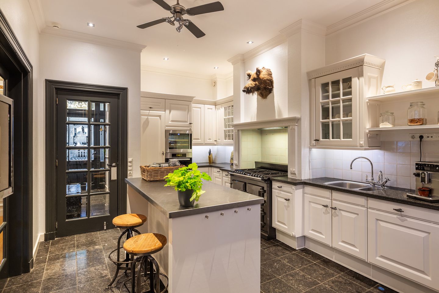 Foto 29 van Burg. Van der Lelykade 4